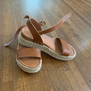 Cushionaire Tan Platform Sandals Size 9